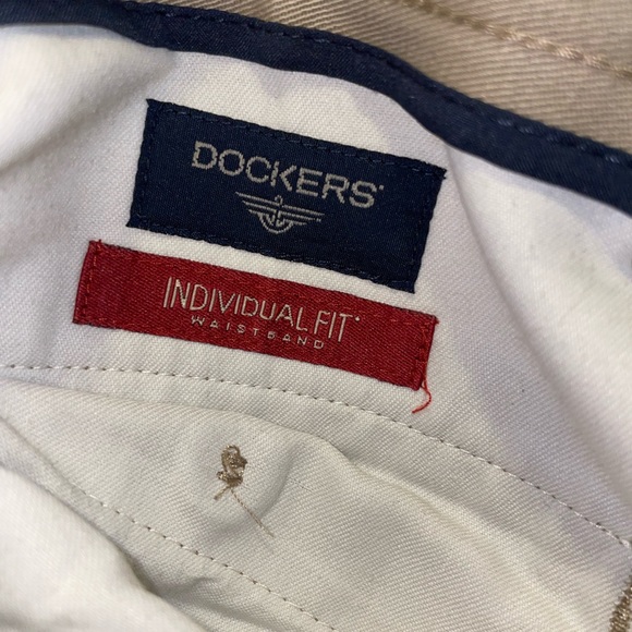 Dockers individual fit khaki pants. Waist 33 length 30 - Picture 6 of 6